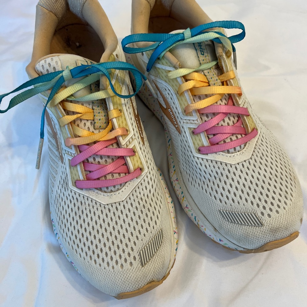Brooks Women's Multicolor Athletic Shoes